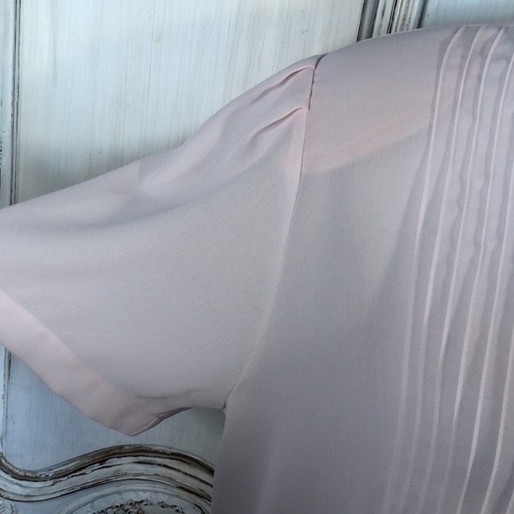 Sweet VINTAGE Soft Pink Short Sleeve Pin Tuck Front Detailing Button Down Top - Picture 8 of 13
